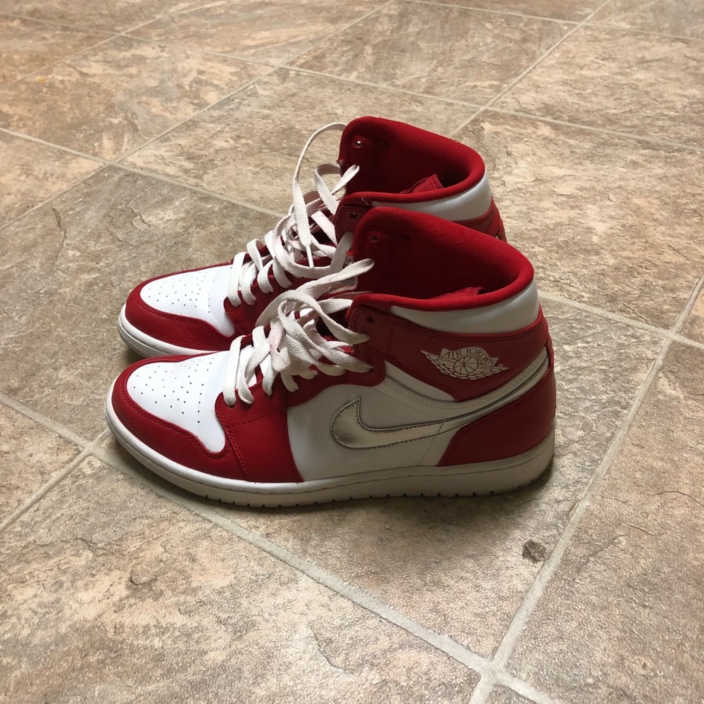 Jordan 1 “Silver Medal”